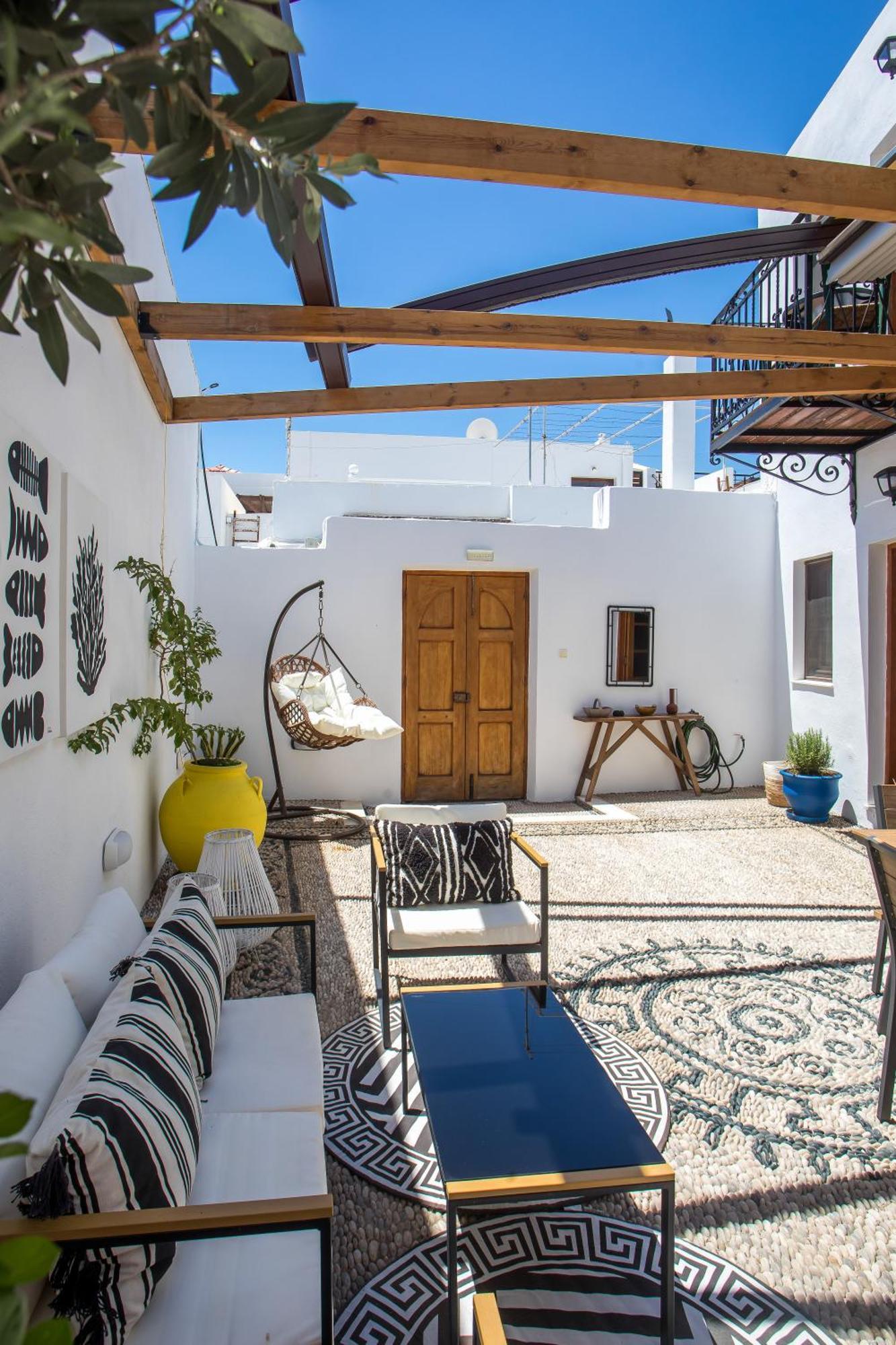 Sakura Lindos (Rhodes)