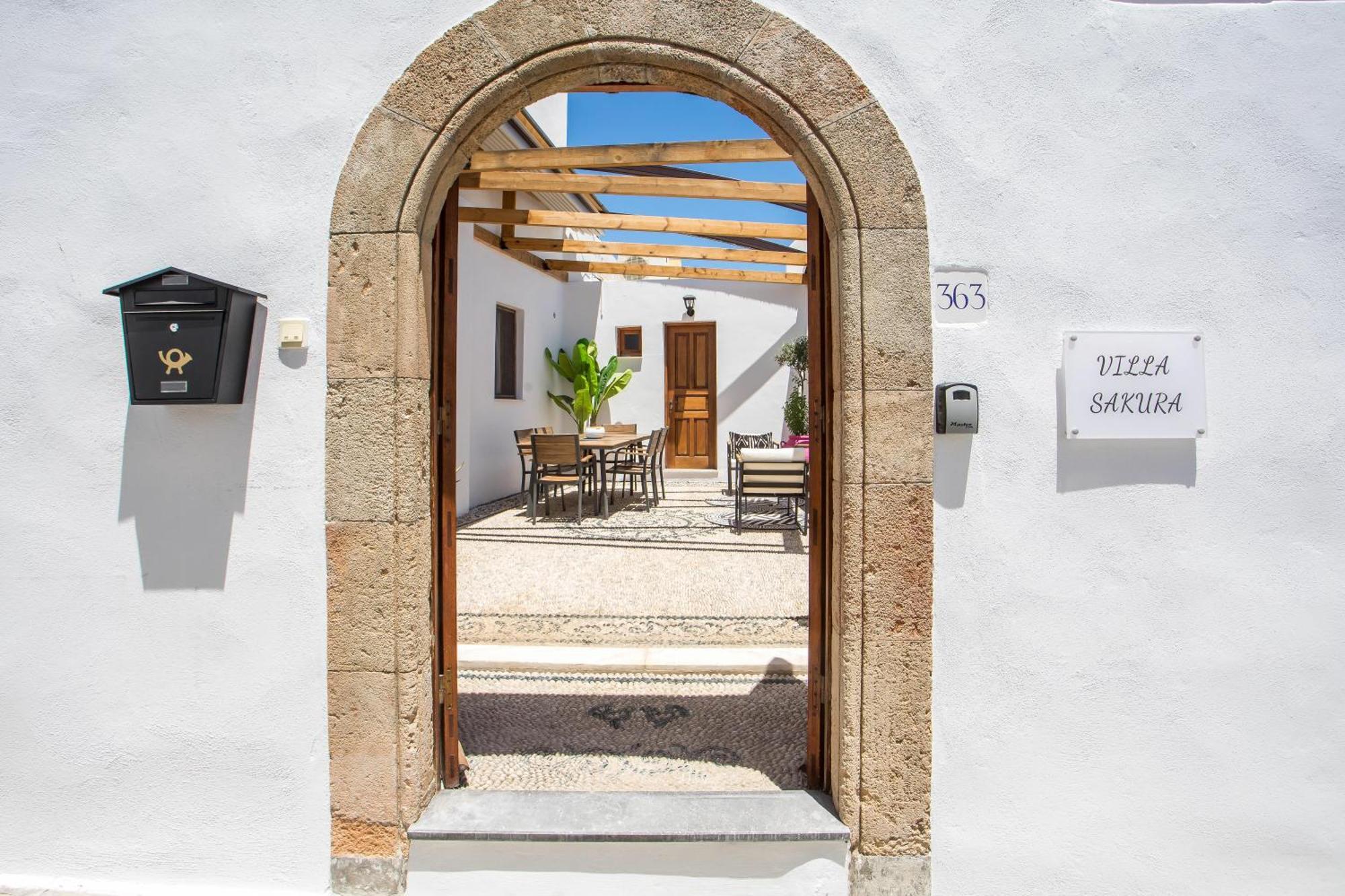 Sakura Lindos (Rhodes)